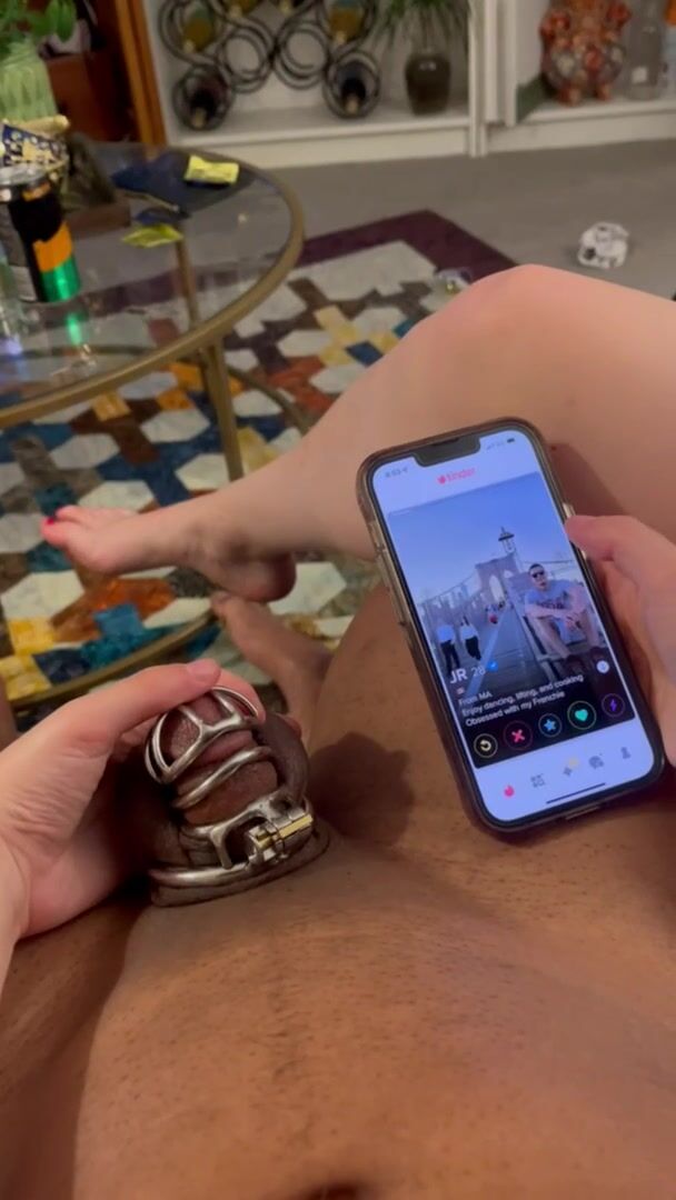 Making sure my cuck knows his place, while I seach for real men’s cock on Tinder ????????????